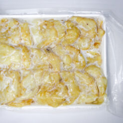 Những miếng chả mực được đóng gói, hút chân không cẩn thận