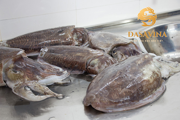 Dùng mực tươi để làm chả mực sẽ ngon hơn rất nhiều