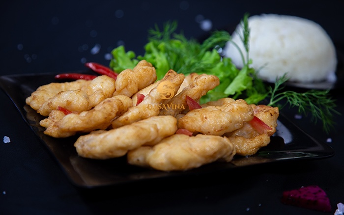 Chả mực ăn kèm rau gì
