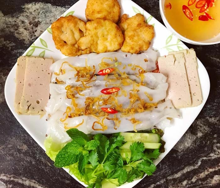 Bánh cuốn chả mực đơn giản mà đậm đà hương vị truyền thống