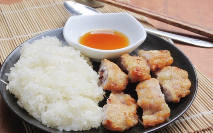 Xôi nóng chả mực cho bữa sáng